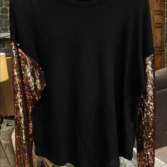 5 🌟 Rated Waffle Shirt with Gold Sequined Sleeves, Rounded Hem - Picture 10 of 13